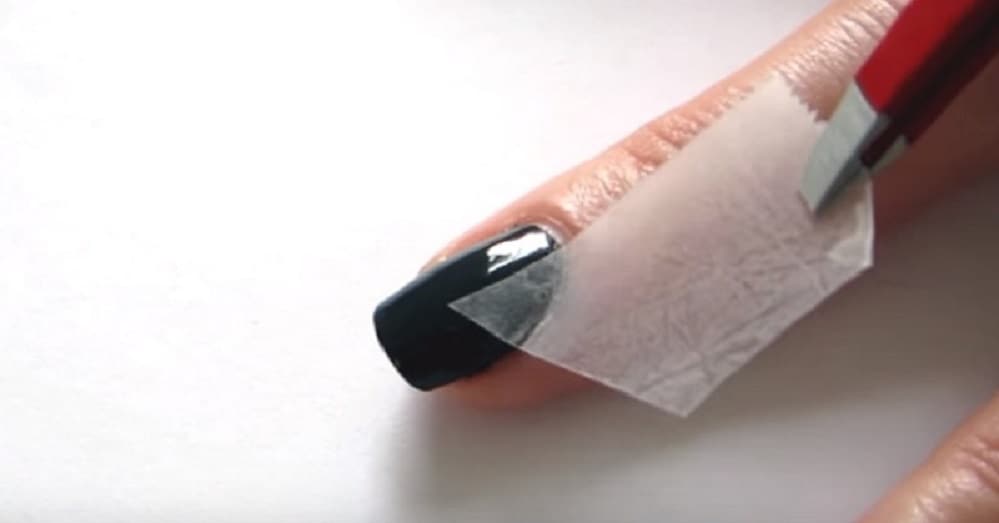 Ez a hölgy egy hétköznapokba használt dolgot tett a körmére, és láss csodát, fantasztikus dolgokat csinált…