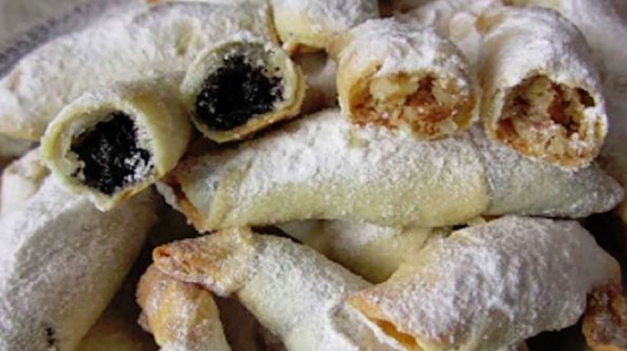 Nagyanyáink receptje: pofonegyszerű tejfölös töltött kifli