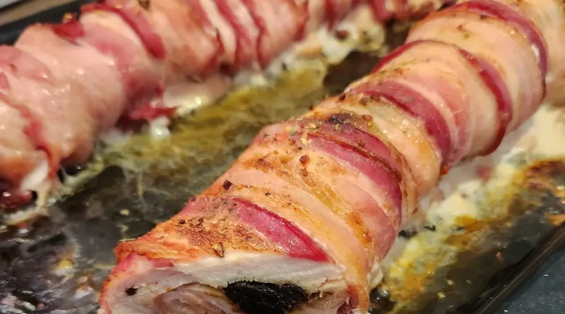 Aszalt szilvával és barackkal töltött baconos csirkemell: nem hiányozhat az ünnepi asztalról