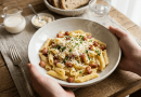 Sajtos-tejszínes-baconös tészta – A 20 perces életmentő ebéd